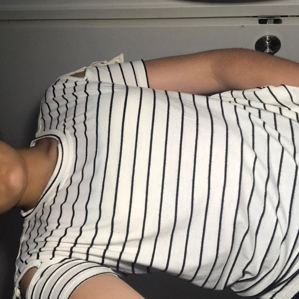 Cute juniors striped top!